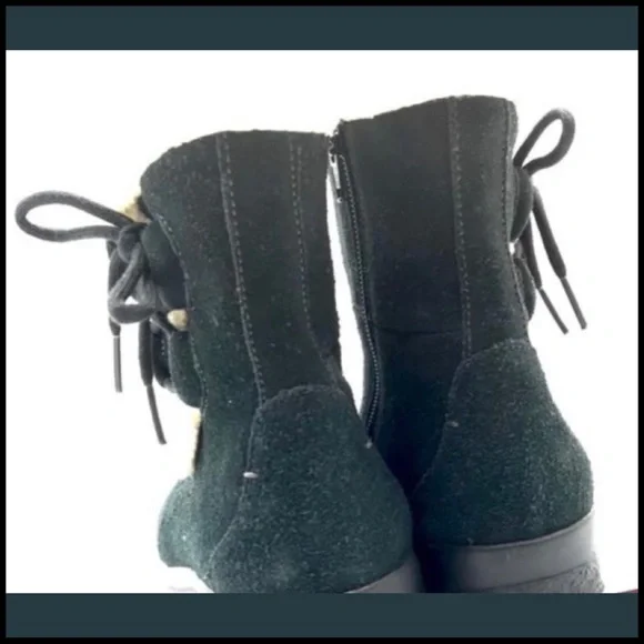 CLARK’S BLACK SUEDE SHEARLING ANKLE BOOTS Sz 7 - Picture 4 of 9